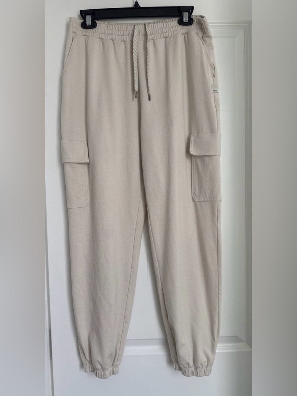 Vuori Women's Boyfriend Cargo Ultra Soft Sweatpant Jogger Cream Women’s M
